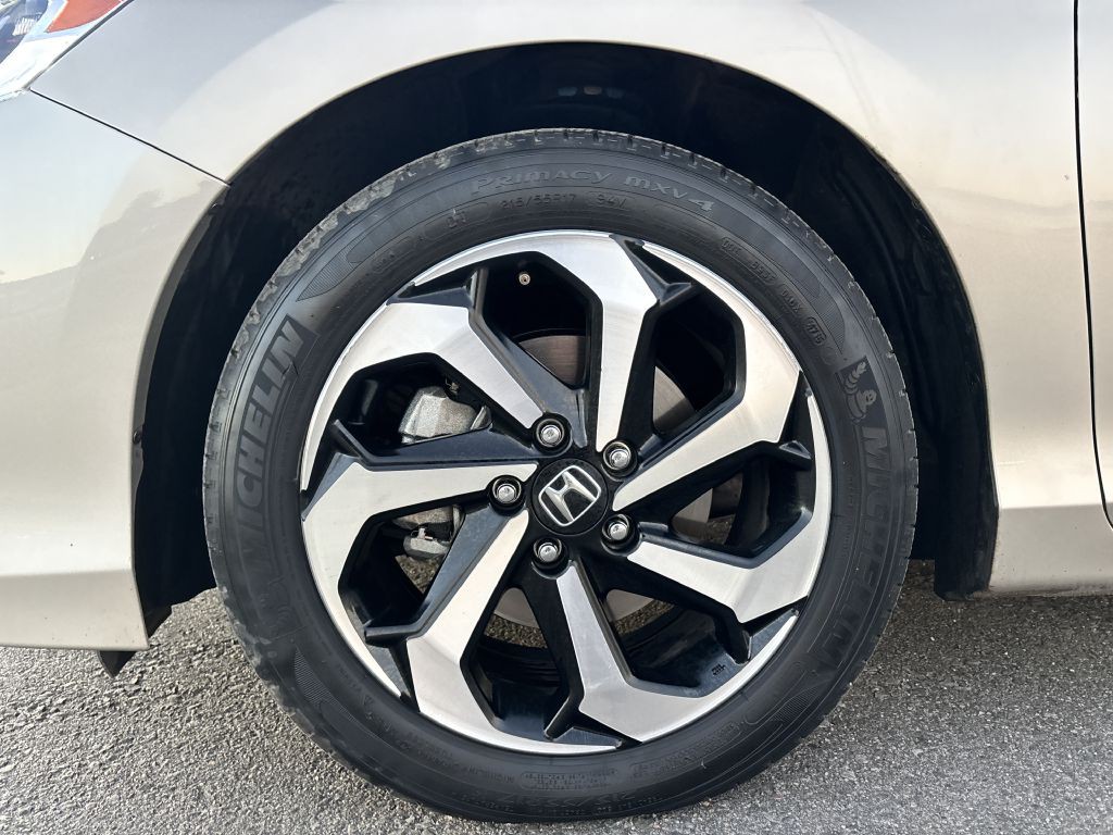 2016 Honda Accord Image 28
