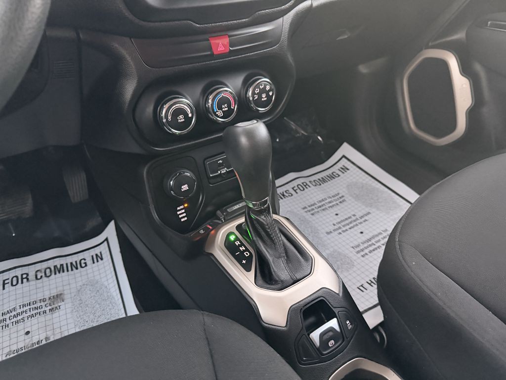 2016 Jeep Renegade Image 18