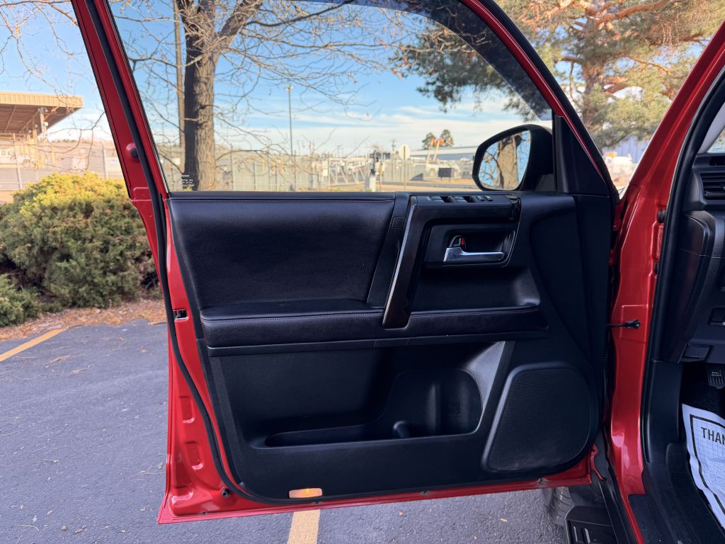 2016 Toyota 4Runner Image 15