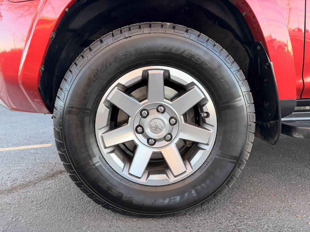 2016 Toyota 4Runner Image 28