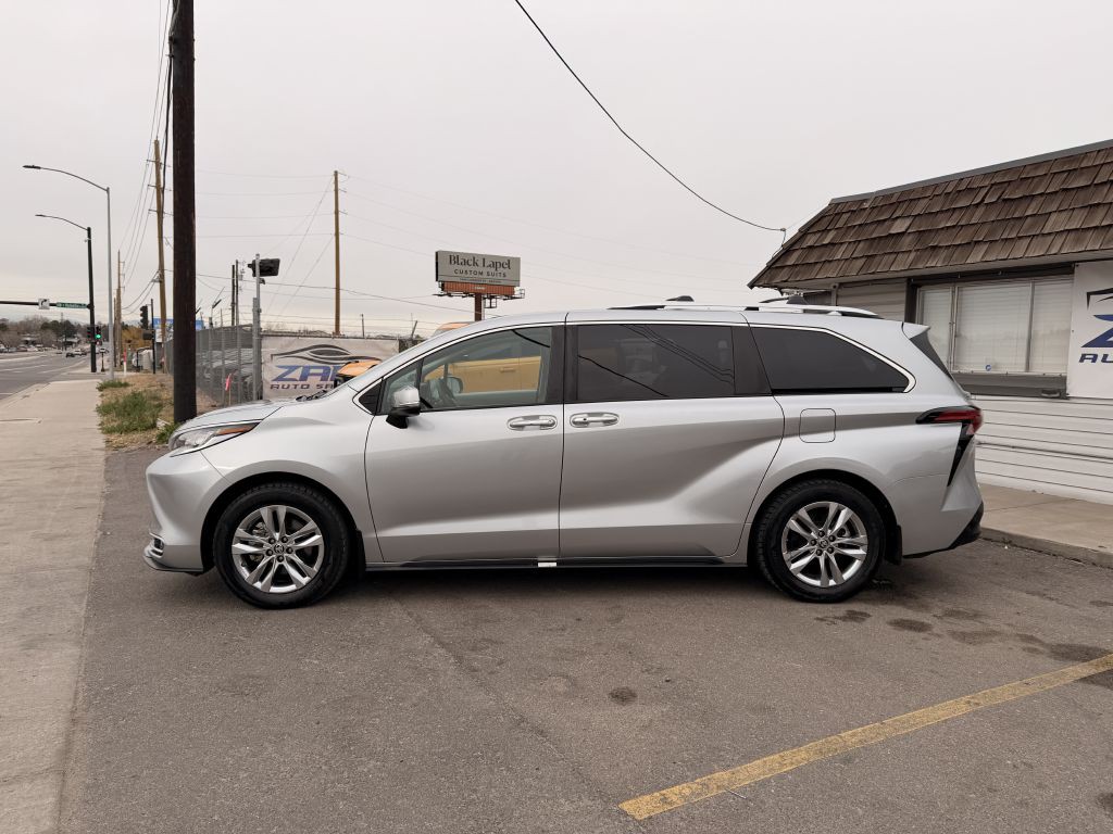 2023 Toyota Sienna Image 4