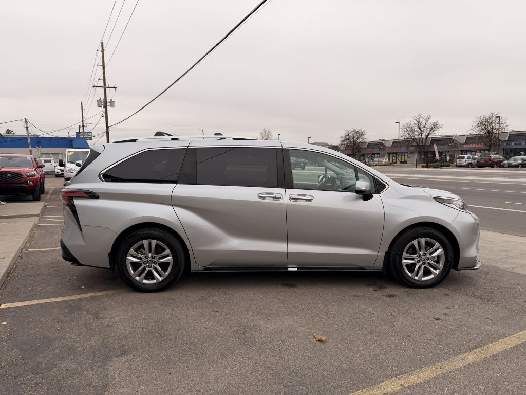 2023 Toyota Sienna Image 8