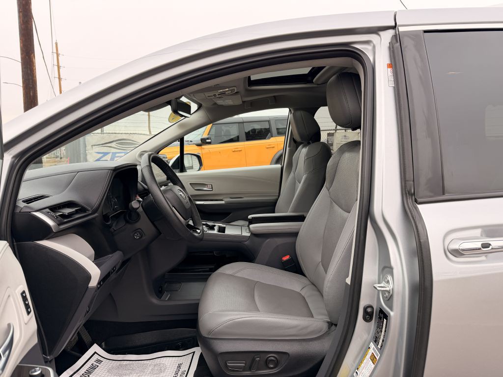 2023 Toyota Sienna Image 12