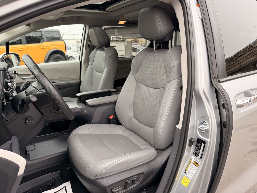 2023 Toyota Sienna Image 13