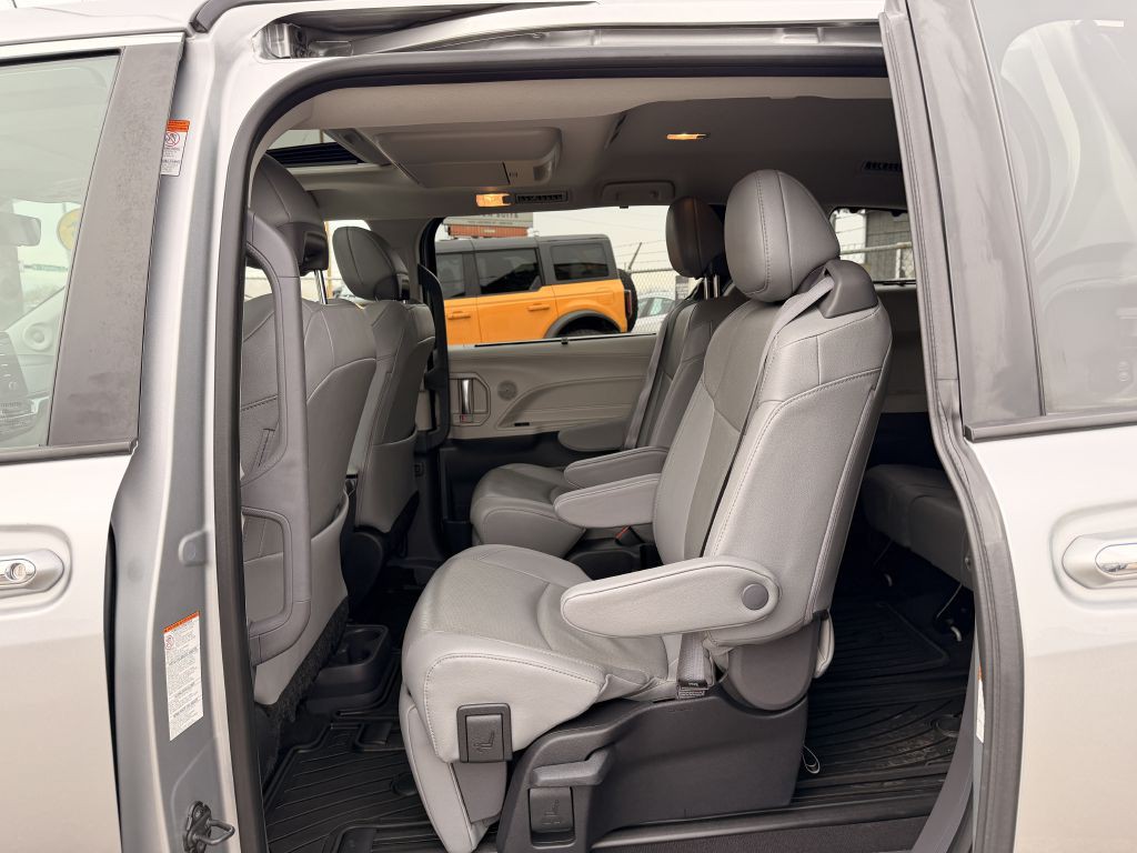 2023 Toyota Sienna Image 17