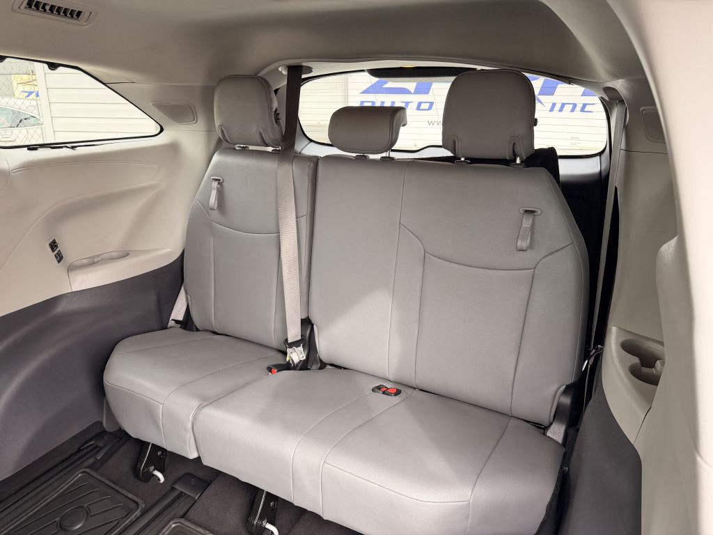 2023 Toyota Sienna Image 18