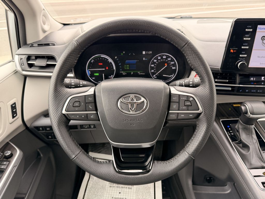 2023 Toyota Sienna Image 25