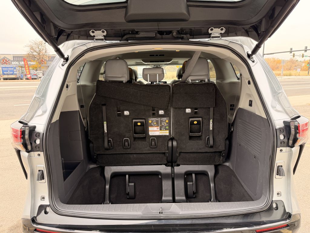 2023 Toyota Sienna Image 32