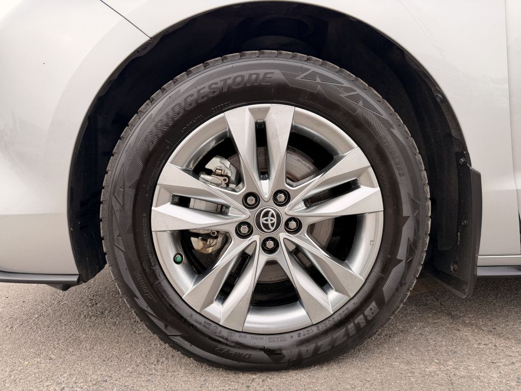 2023 Toyota Sienna Image 33