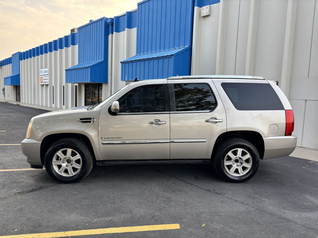 2008 Cadillac Escalade Image 4