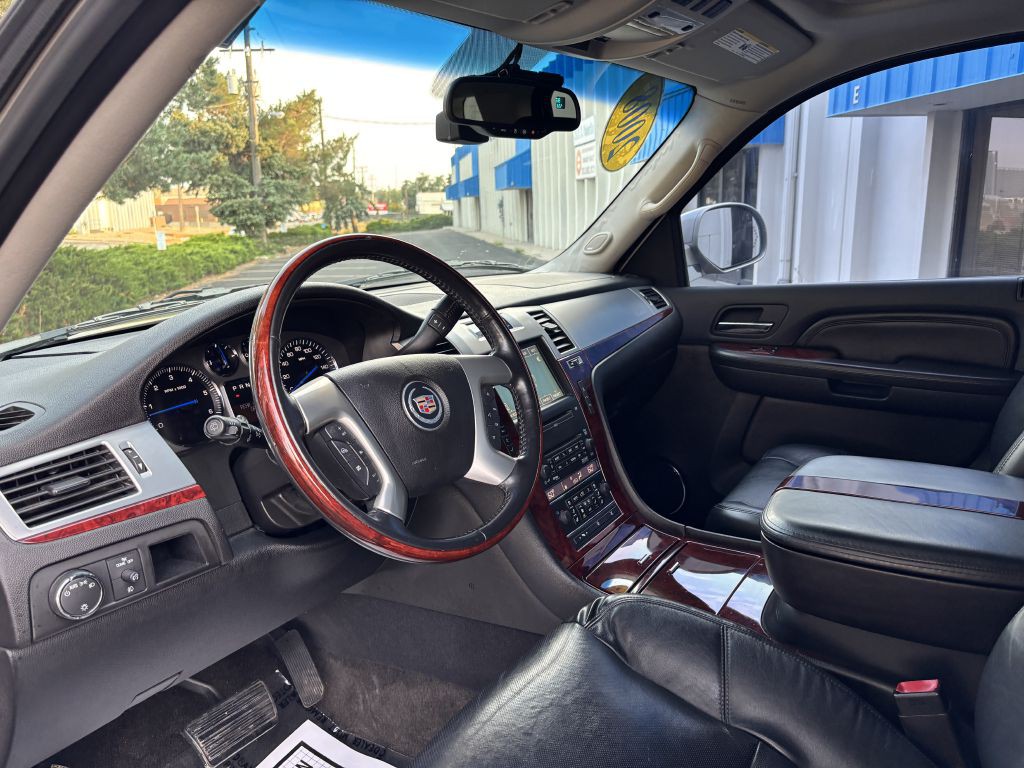 2008 Cadillac Escalade Image 10