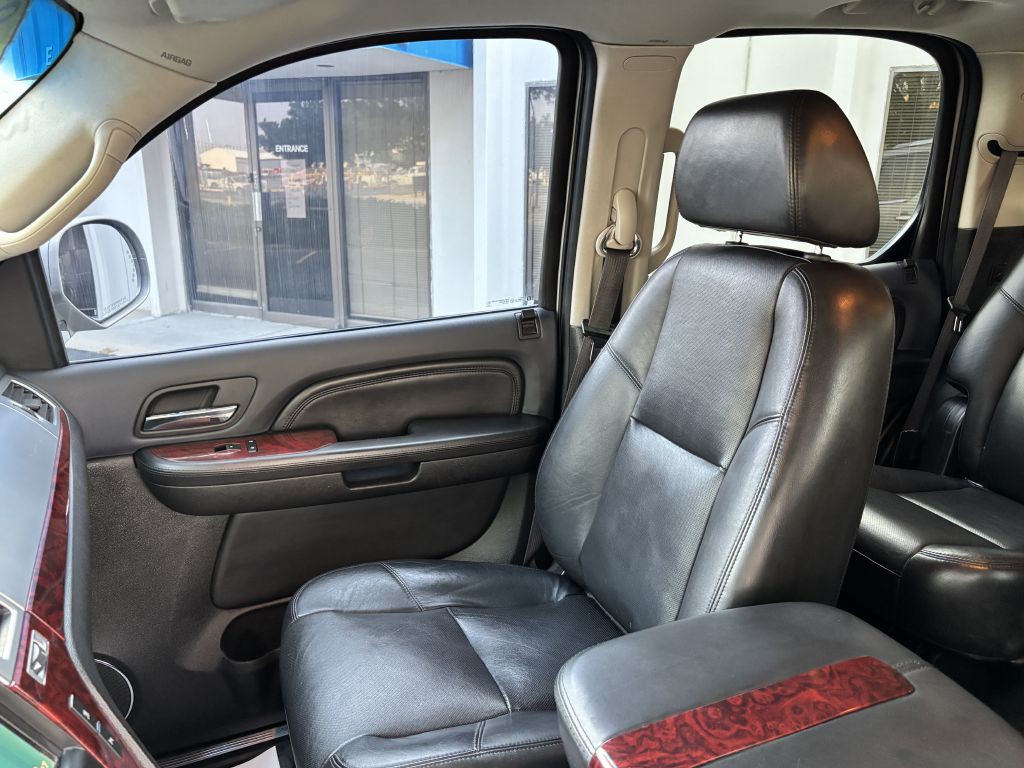 2008 Cadillac Escalade Image 13