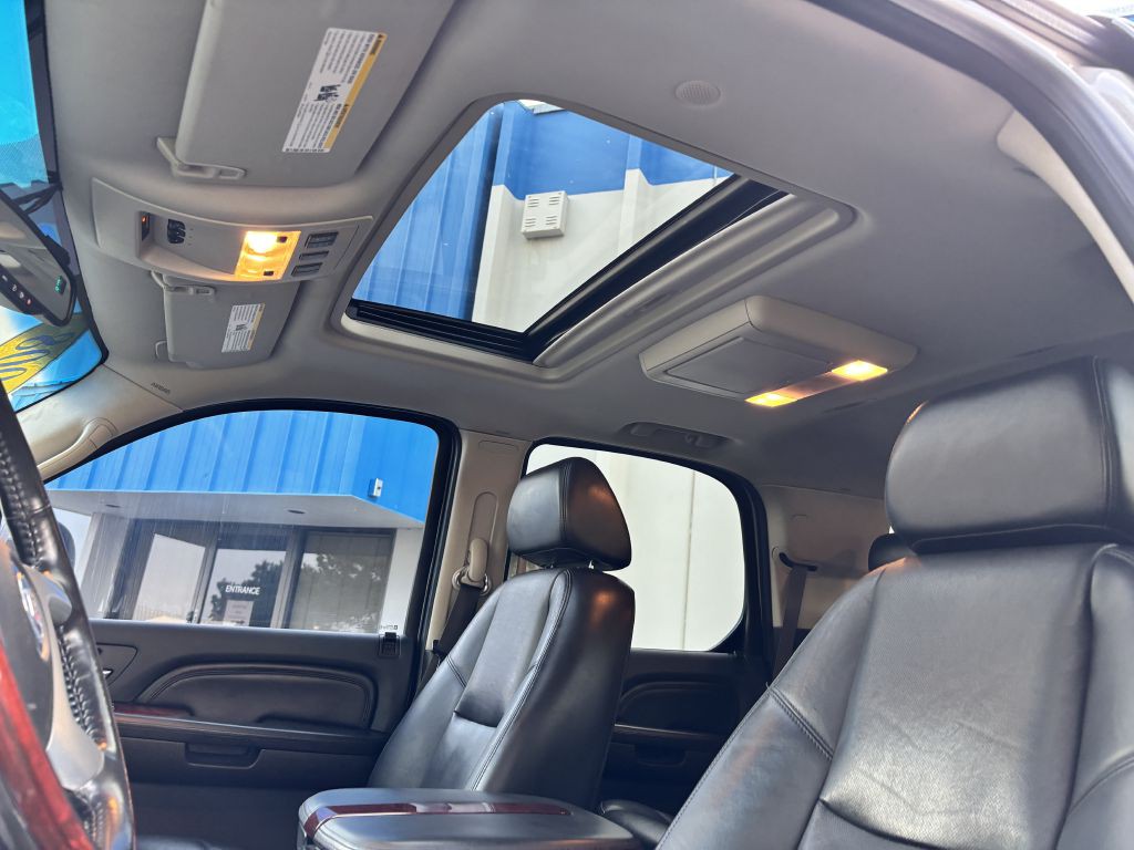 2008 Cadillac Escalade Image 14