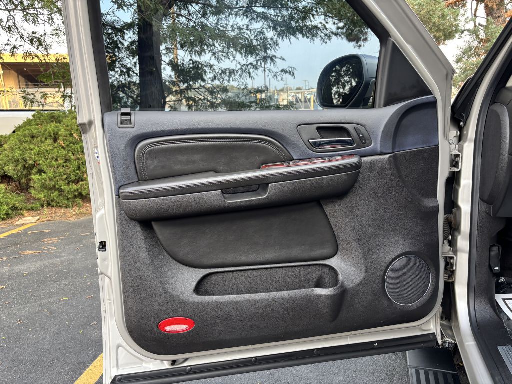 2008 Cadillac Escalade Image 15