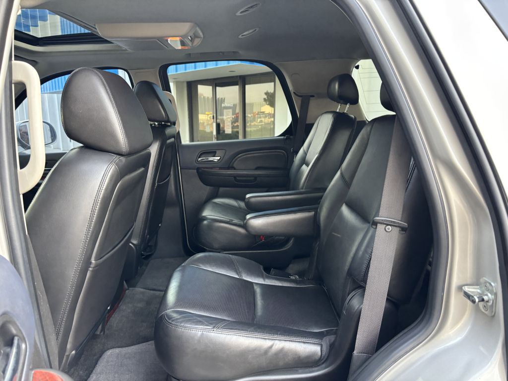 2008 Cadillac Escalade Image 16