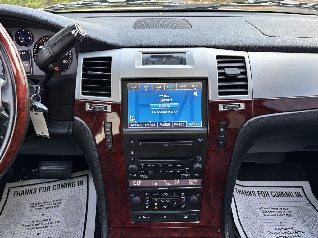 2008 Cadillac Escalade Image 21