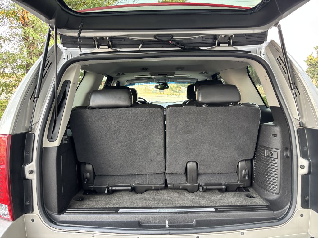 2008 Cadillac Escalade Image 29