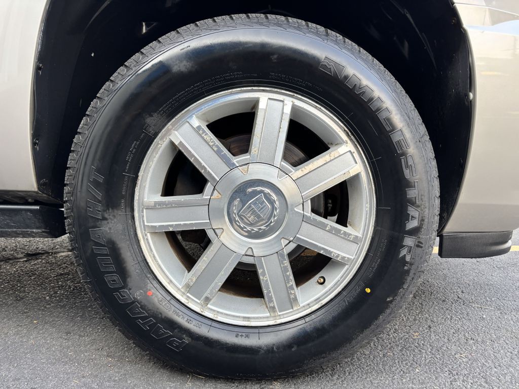 2008 Cadillac Escalade Image 30