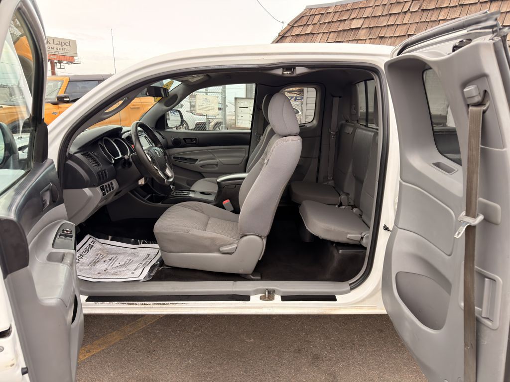 2015 Toyota Tacoma Image 11