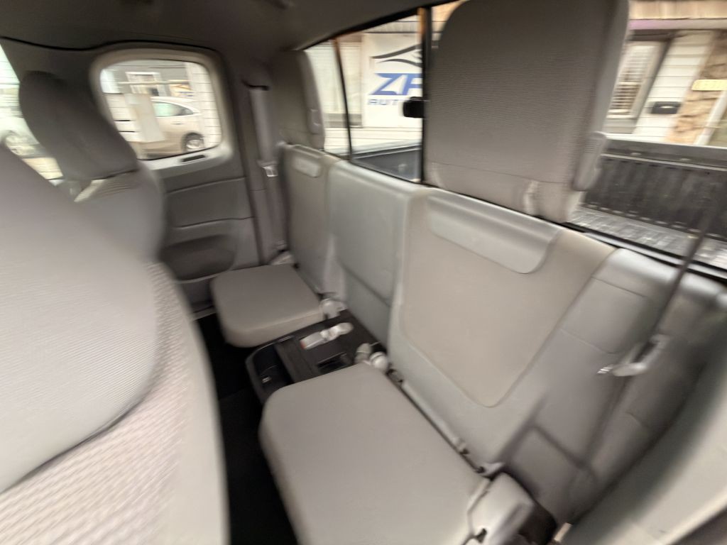 2015 Toyota Tacoma Image 12