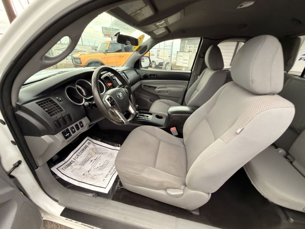 2015 Toyota Tacoma Image 13