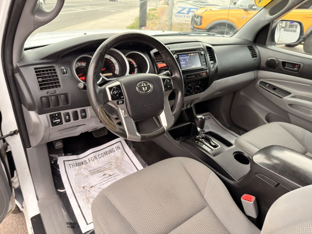2015 Toyota Tacoma Image 14