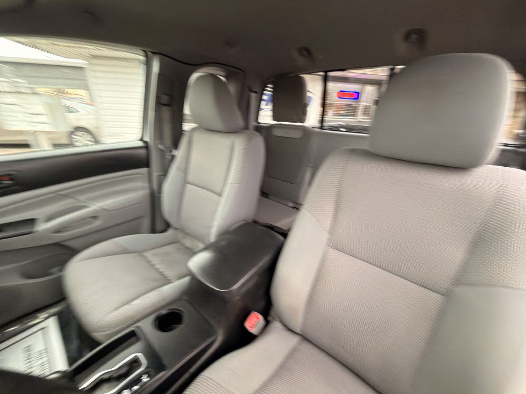 2015 Toyota Tacoma Image 15