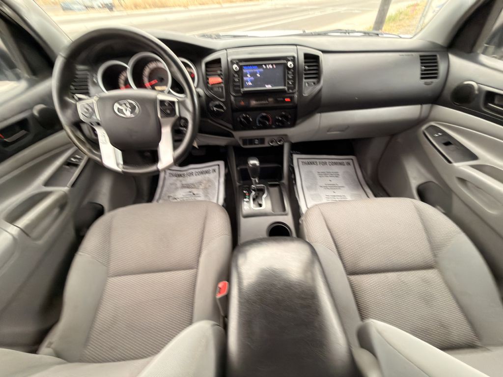 2015 Toyota Tacoma Image 17