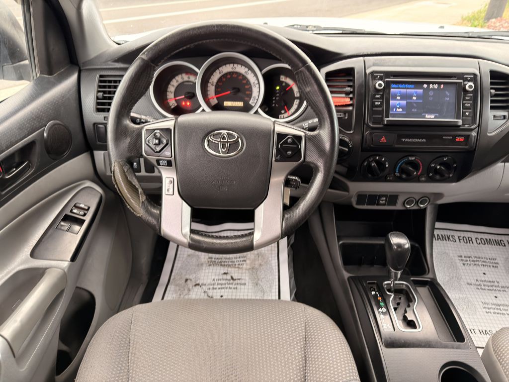 2015 Toyota Tacoma Image 18