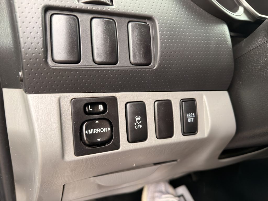 2015 Toyota Tacoma Image 19