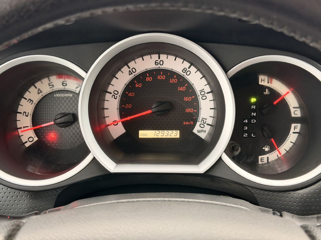 2015 Toyota Tacoma Image 21