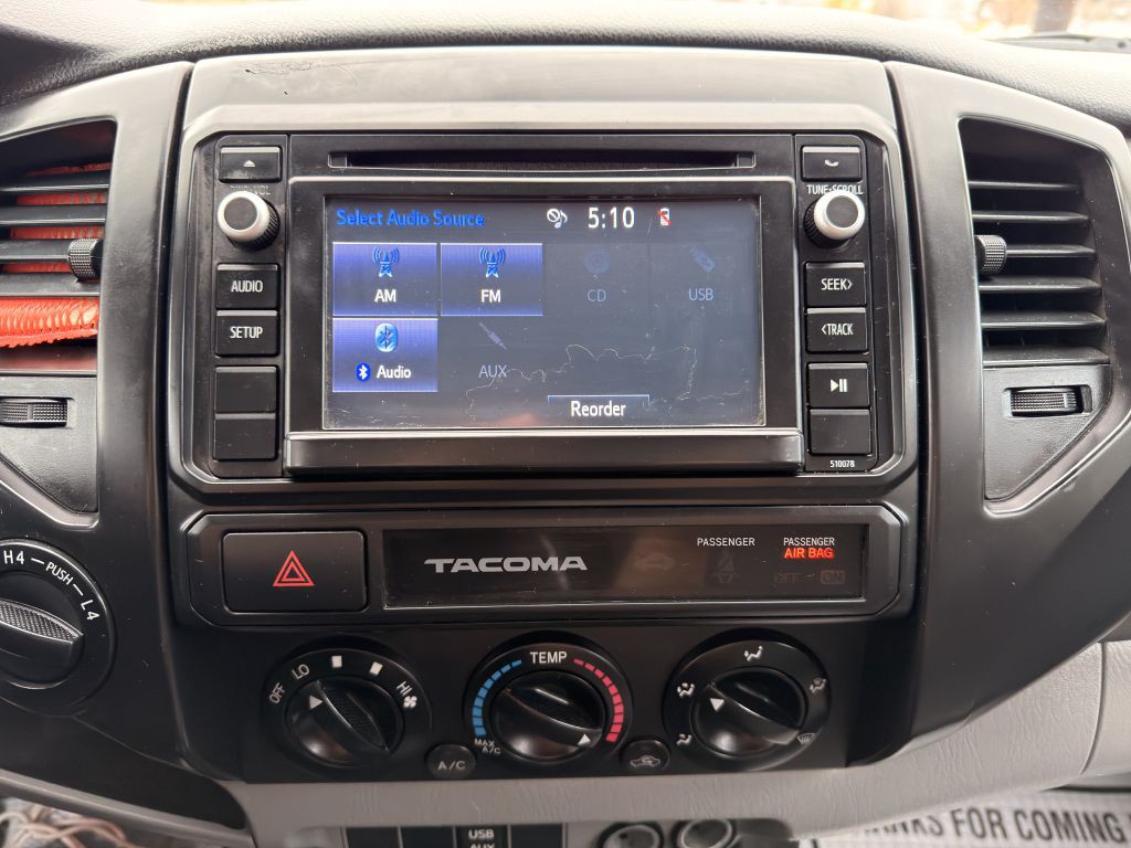 2015 Toyota Tacoma Image 22