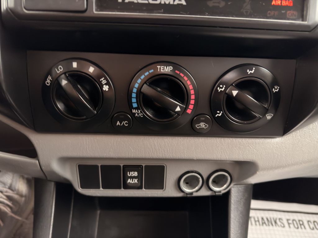 2015 Toyota Tacoma Image 23