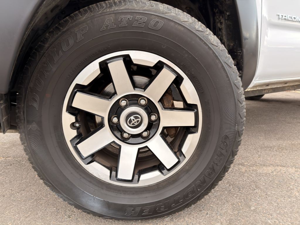 2015 Toyota Tacoma Image 28