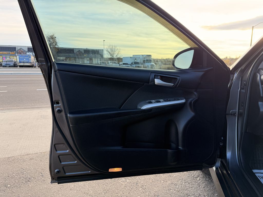 2014 Toyota Camry Image 15