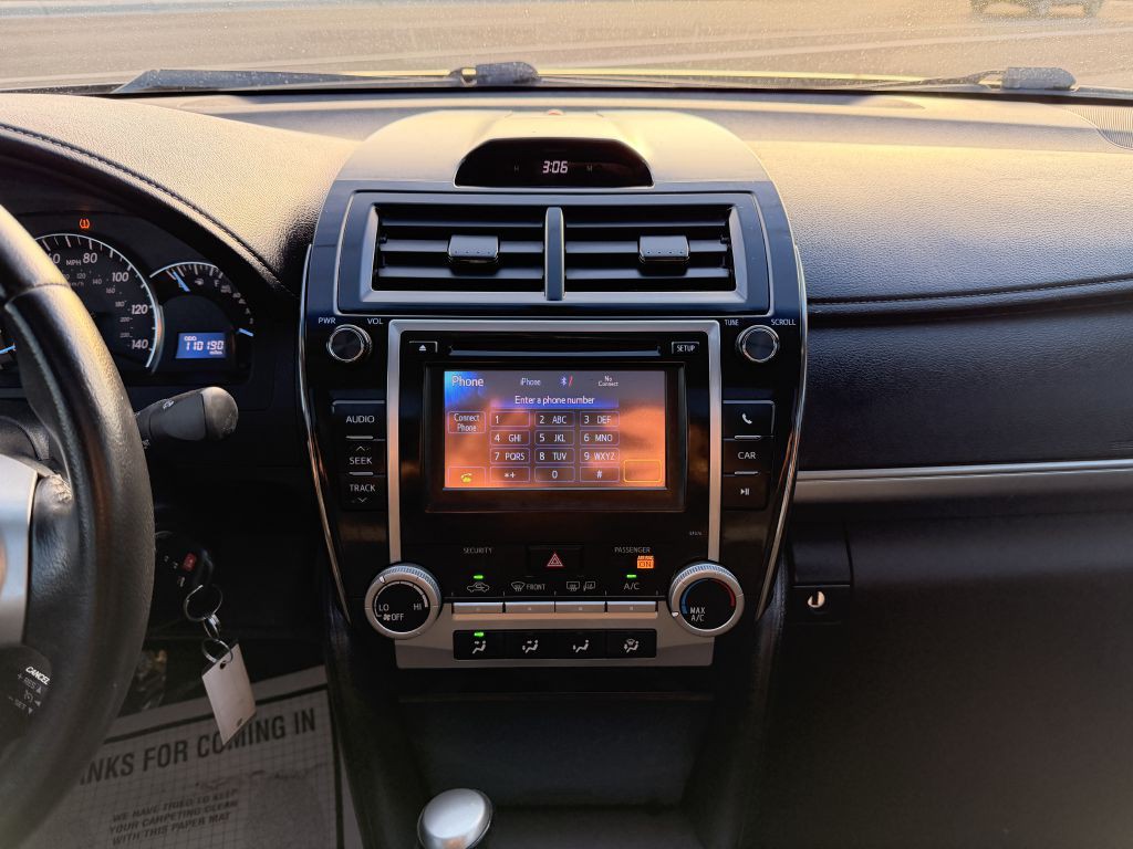 2014 Toyota Camry Image 18