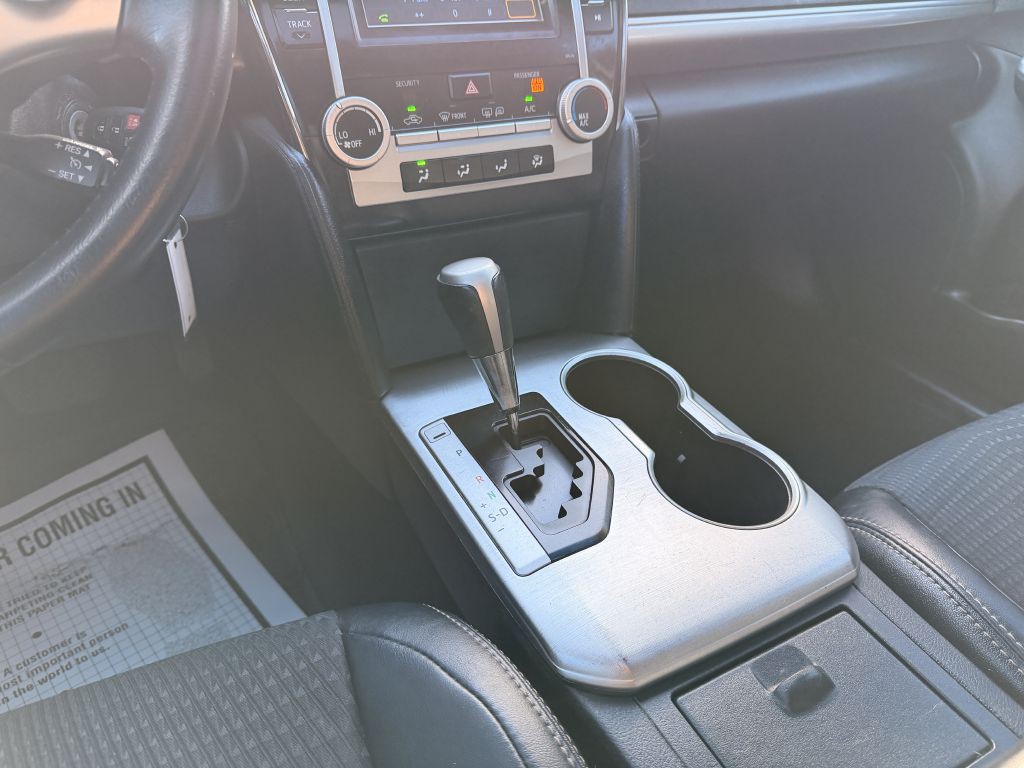 2014 Toyota Camry Image 19