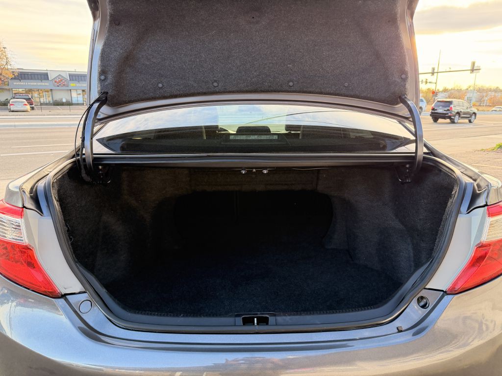 2014 Toyota Camry Image 24