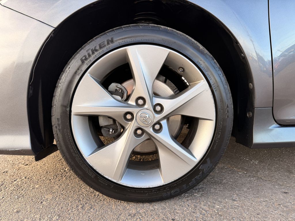 2014 Toyota Camry Image 25