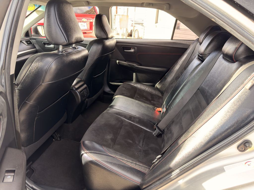 2016 Toyota Camry Image 11