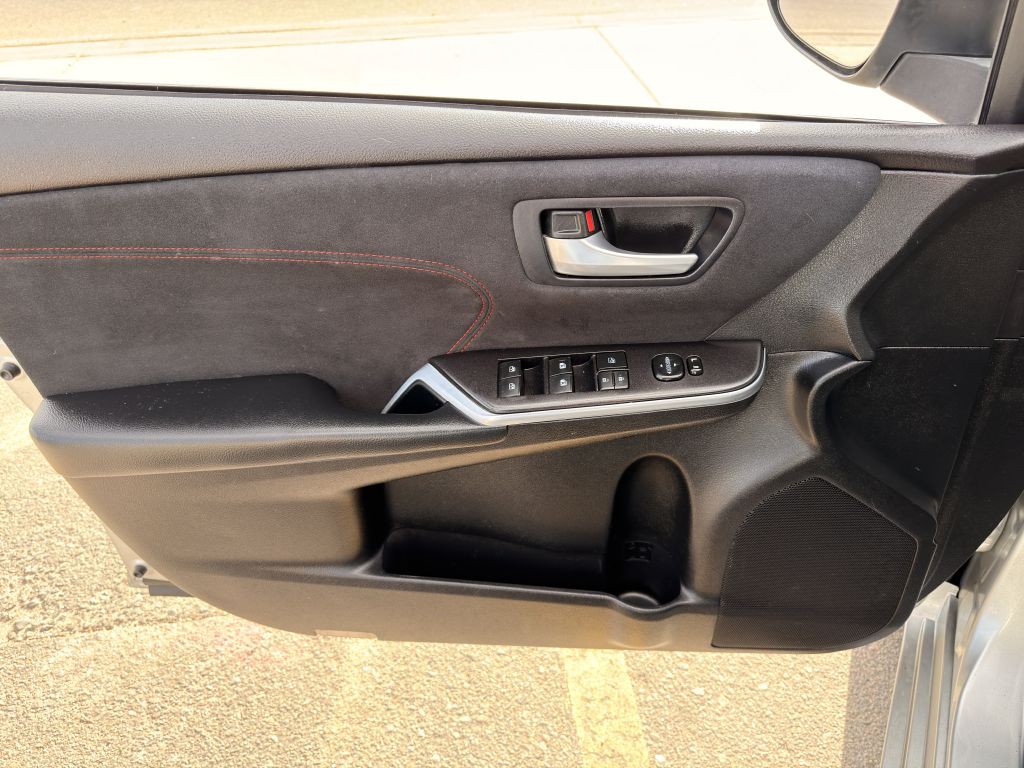 2016 Toyota Camry Image 14