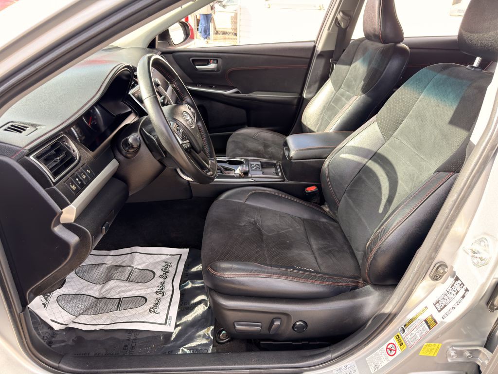 2016 Toyota Camry Image 15