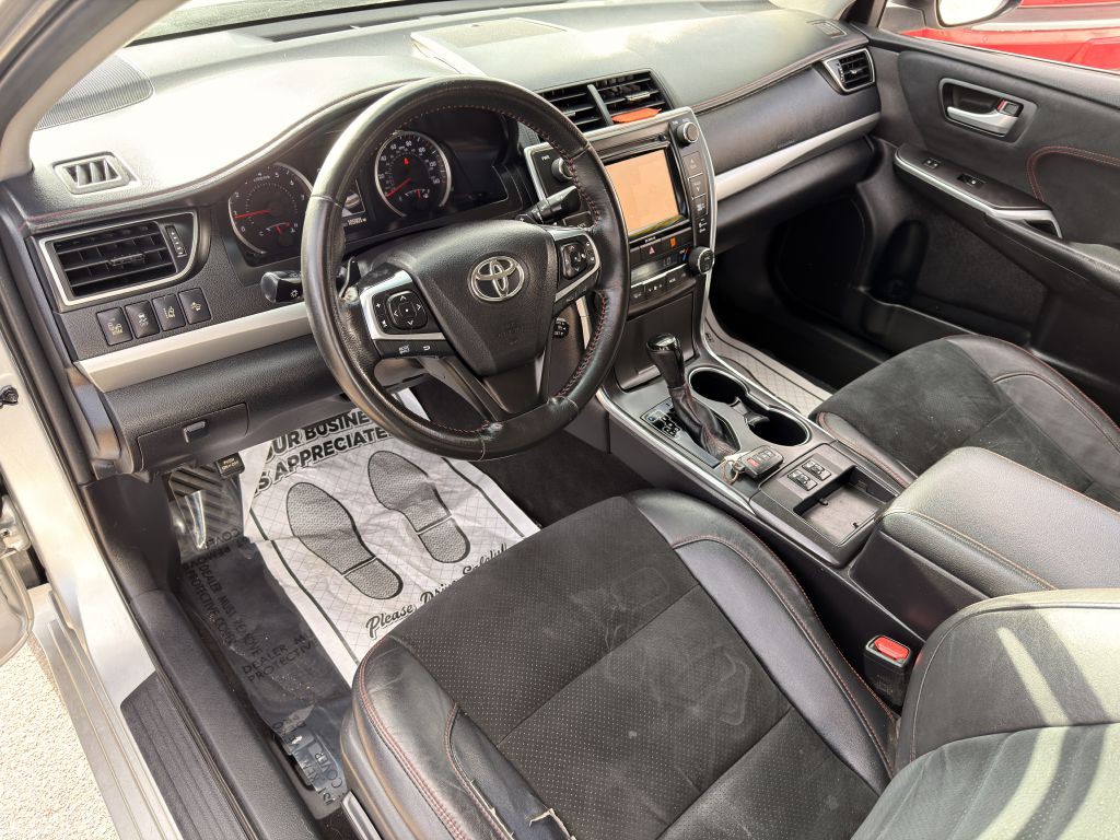2016 Toyota Camry Image 16