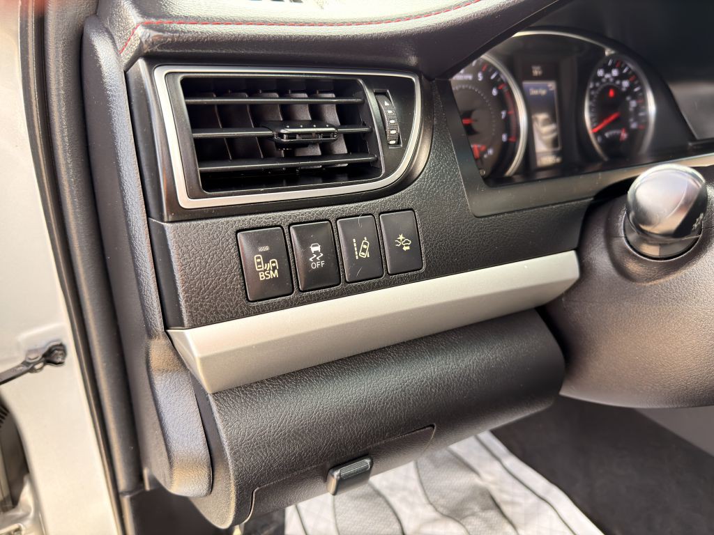 2016 Toyota Camry Image 19