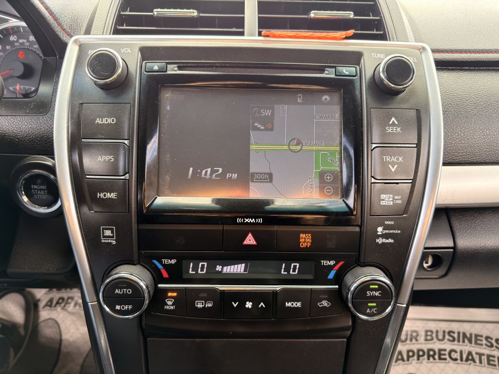 2016 Toyota Camry Image 22