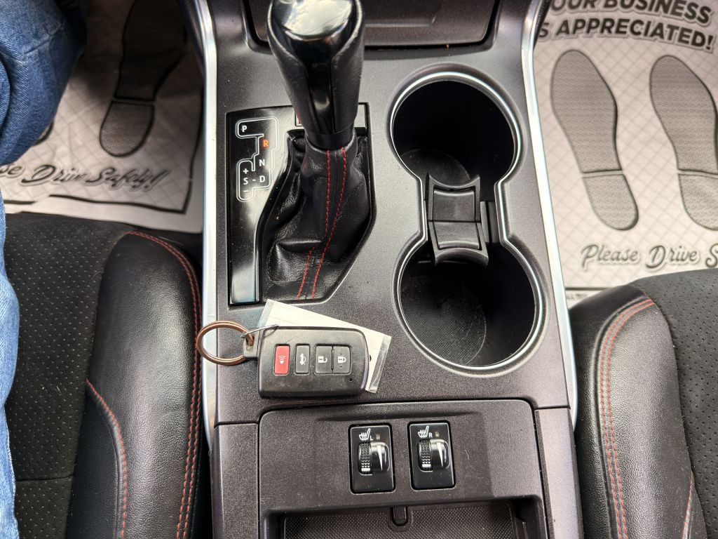 2016 Toyota Camry Image 25