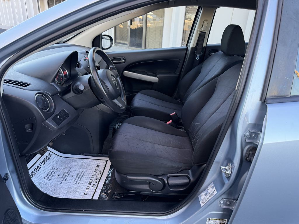 2013 Mazda Mazda2 Image 11