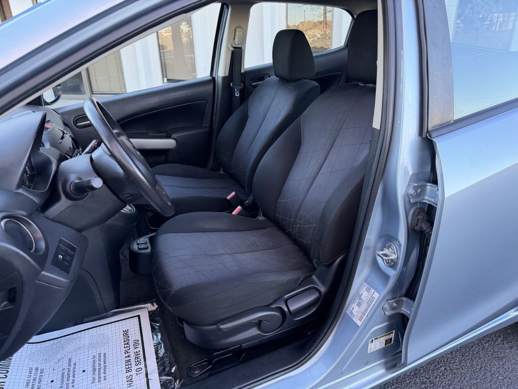 2013 Mazda Mazda2 Image 12