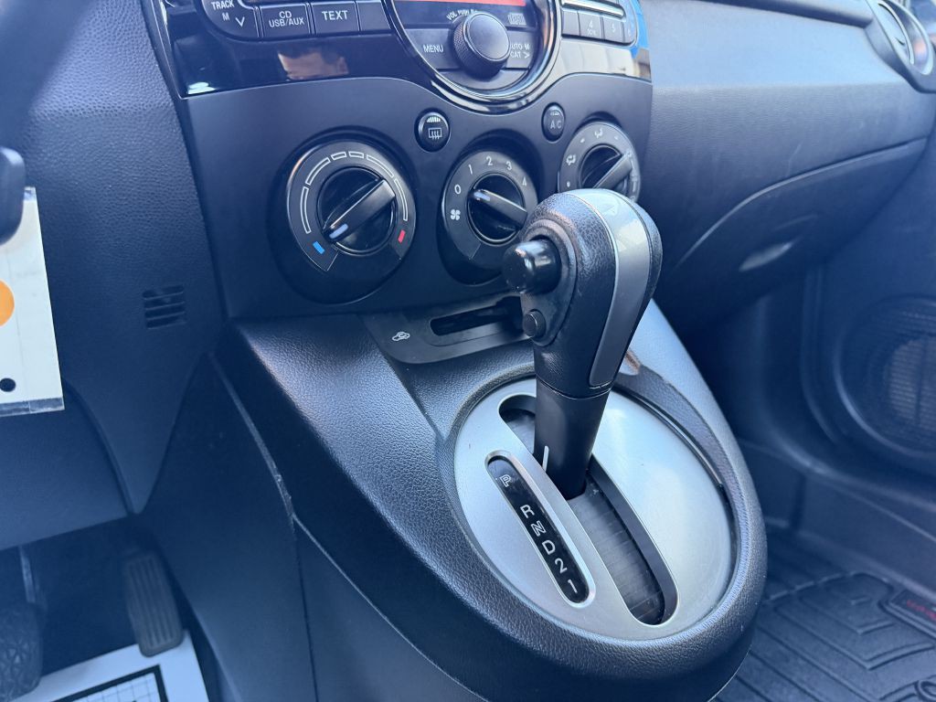 2013 Mazda Mazda2 Image 21