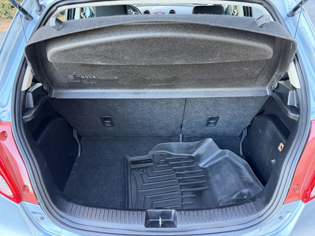 2013 Mazda Mazda2 Image 23